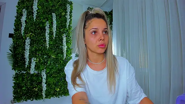 Snapshot of VivienCarter chatting on October 2025 02:47:02 PM VivienCarter online show from October 2025 02:47:02 PM