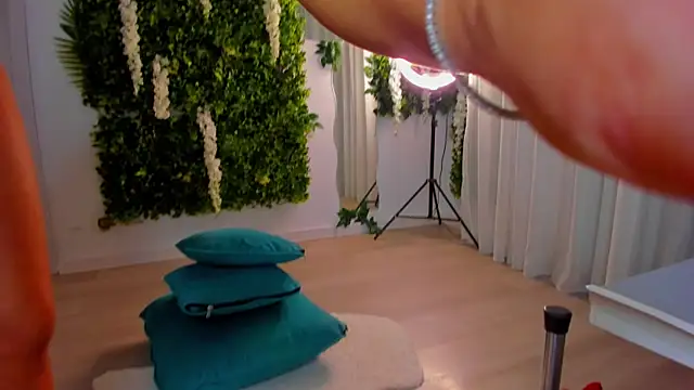 Snapshot of VivienCarter chatting on October 2025 05:25:02 PM VivienCarter online show from October 2025 05:25:02 PM