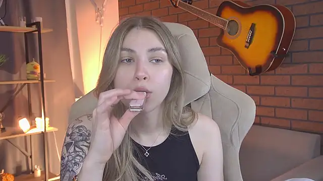 EllieCutes online show from April 2026 09:04:01 AM