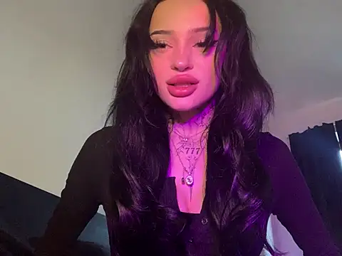 Snapshot of madelinexx chatting on January 2025 01:32:02 PM madelinexx online show from January 2025 01:32:02 PM