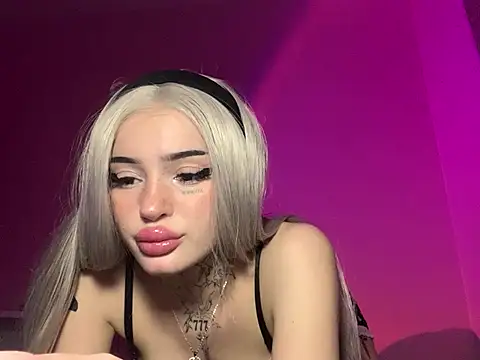Snapshot of madelinexx chatting on February 2025 08:11:02 PM madelinexx online show from February 2025 08:11:02 PM