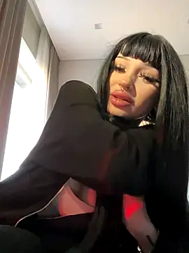 madelinexx online show from November 2025 01:43:01 PM