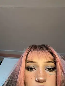 Snapshot of madelinexx chatting on March 2026 12:05:01 PM madelinexx online show from March 2026 12:05:01 PM