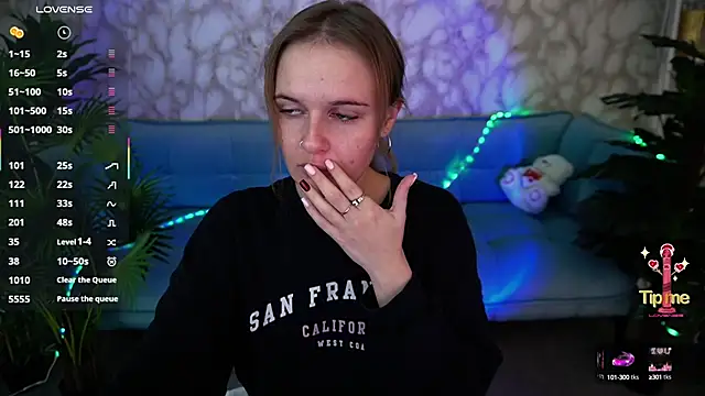 MaribelRiverr  online show from October 2025 05:50:01 AM