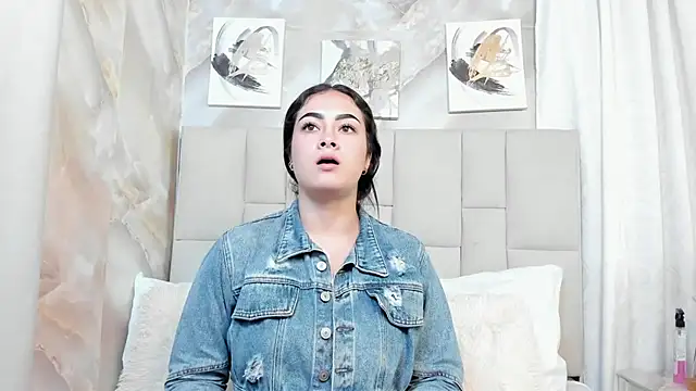 Jaslyn  Smith online show from September 2025 04:12:02 PM