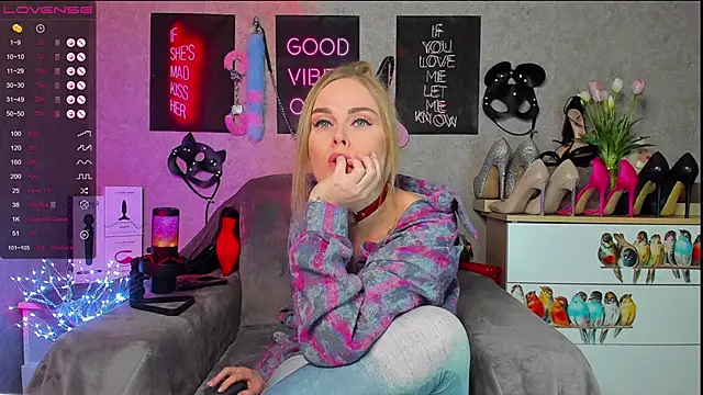 HannaKorsak online show from March 2025 09:26:02 PM