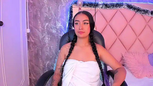 AntonellaQueenn online show from December 2024 04:58:01 PM