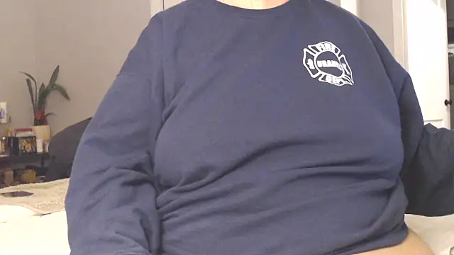 Snapshot of LauLauPAWG chatting on May 2026 03:56:01 AM LauLauPAWG online show from May 2026 03:56:01 AM
