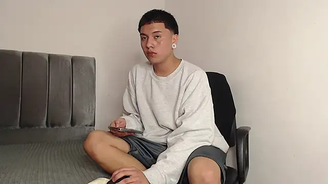 Snapshot of alex-lover chatting on February 2025 04:48:01 AM alex-lover online show from February 2025 04:48:01 AM