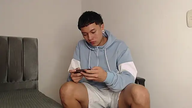 Snapshot of alex-lover chatting on February 2025 04:32:02 AM alex-lover online show from February 2025 04:32:02 AM