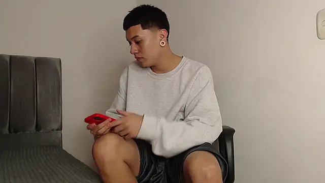 Snapshot of alex-lover chatting on March 2025 04:04:01 AM alex-lover online show from March 2025 04:04:01 AM