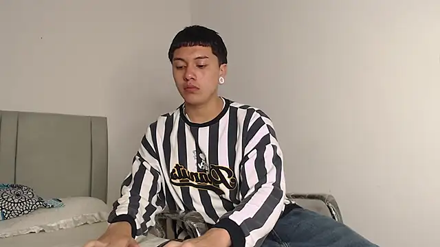 alex-lover online show from February 2026 02:17:02 AM