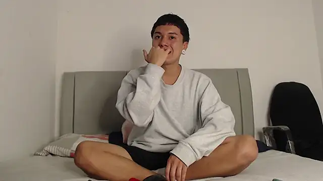 alex-lover online show from April 2026 06:10:02 PM