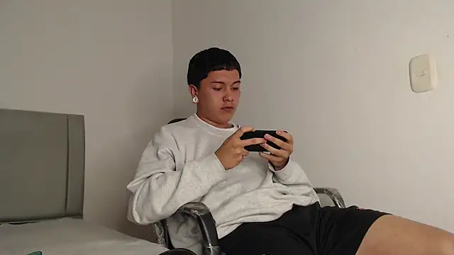 alex-lover online show from April 2026 06:16:02 AM