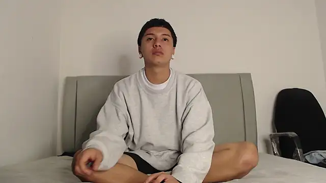 alex-lover online show from April 2026 06:21:02 PM