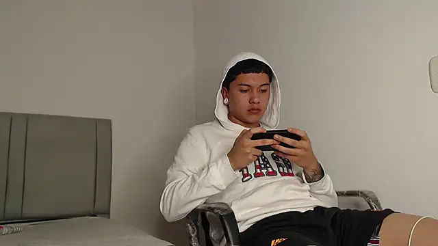 alex-lover online show from April 2026 06:27:01 AM