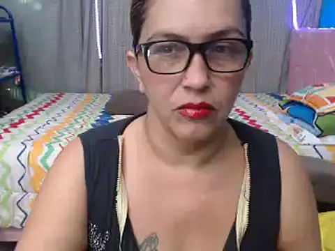 Snapshot of mom_son_dirty chatting on December 2024 03:06:01 PM mom son dirty online show from December 2024 03:06:01 PM