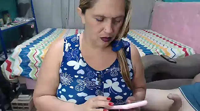 Snapshot of mom_son_dirty chatting on February 2025 03:05:01 PM mom son dirty online show from February 2025 03:05:01 PM