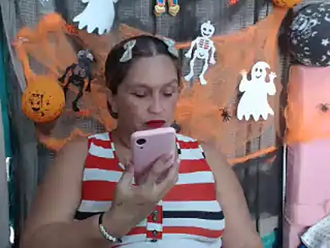 Snapshot of mom_son_dirty chatting on October 2025 02:18:02 PM mom son dirty online show from October 2025 02:18:02 PM