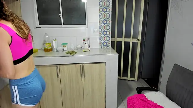 Snapshot of RachelJones_ chatting on April 2026 02:42:02 AM RachelJones online show from April 2026 02:42:02 AM