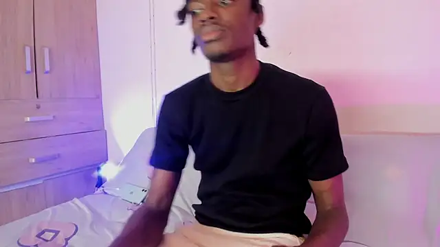 LoveBirds  1 online show from November 2025 10:41:02 PM