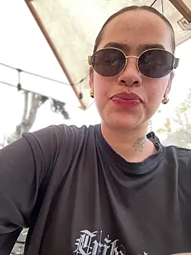 Snapshot of Mae_Henao9 chatting on February 2026 05:49:02 PM Mae Henao9 online show from February 2026 05:49:02 PM