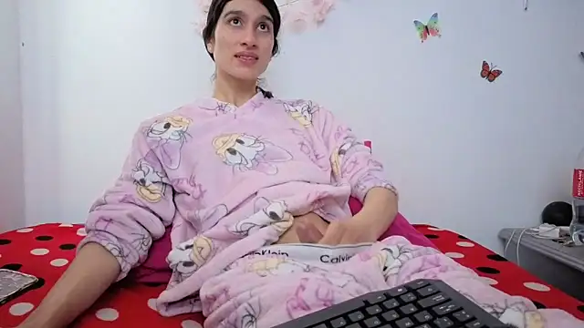 Snapshot of Safiro_Queen chatting on December 2025 02:35:01 PM Safiro Queen online show from December 2025 02:35:01 PM