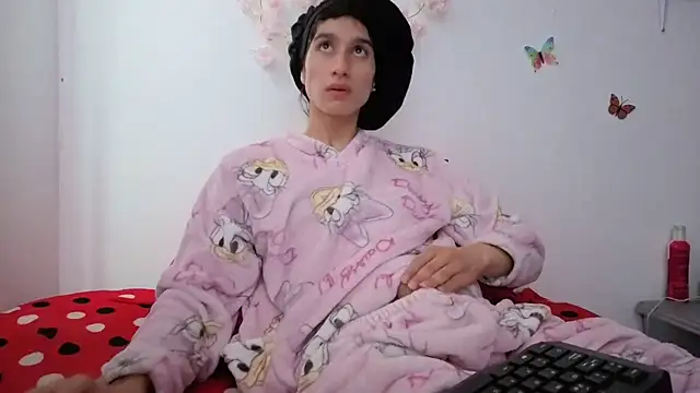 Snapshot of Safiro_Queen chatting on December 2025 12:56:02 PM Safiro Queen online show from December 2025 12:56:02 PM