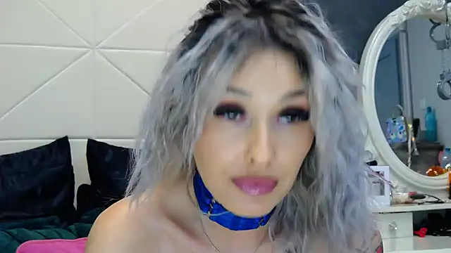 IssaSmith online show from January 2025 11:26:02 AM