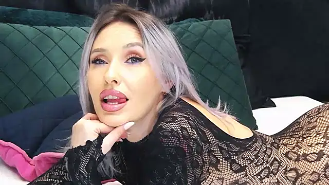 IssaSmith online show from February 2025 11:14:02 AM