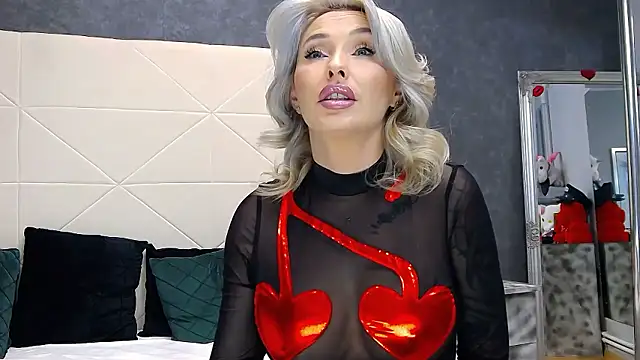 IssaSmith online show from January 2026 04:01:02 PM