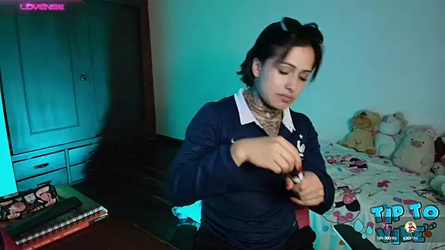 Snapshot of TinnaDawsom chatting on December 2024 01:54:01 AM TinnaDawsom online show from December 2024 01:54:01 AM