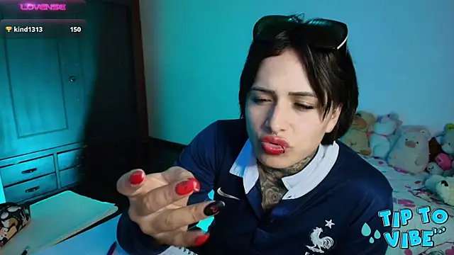 Snapshot of TinnaDawsom chatting on December 2024 04:56:01 AM TinnaDawsom online show from December 2024 04:56:01 AM