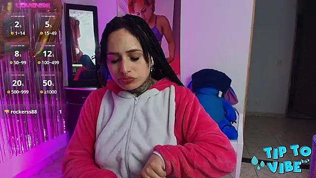 Snapshot of TinnaDawsom chatting on March 2025 04:13:01 AM TinnaDawsom online show from March 2025 04:13:01 AM