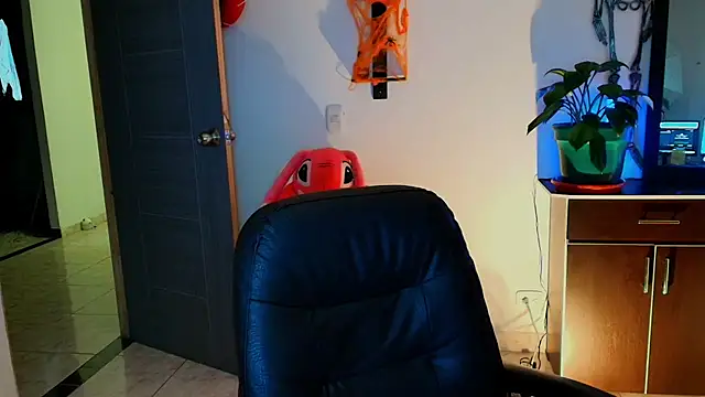 Snapshot of TinnaDawsom chatting on October 2025 12:58:01 AM TinnaDawsom online show from October 2025 12:58:01 AM