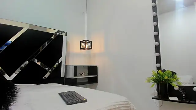 Snapshot of Ambber_moon chatting on February 2025 03:41:01 AM Ambber moon online show from February 2025 03:41:01 AM