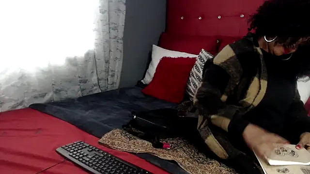 Snapshot of Foxybrownxx1 chatting on February 2025 10:51:02 AM Foxybrownxx1 online show from February 2025 10:51:02 AM