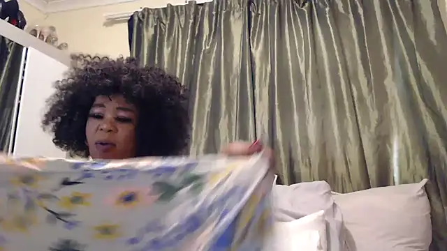 Foxybrownxx1 online show from September 2025 08:52:02 AM