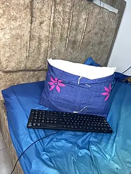 bunniestwosomee online show from July 2026 05:23:02 AM