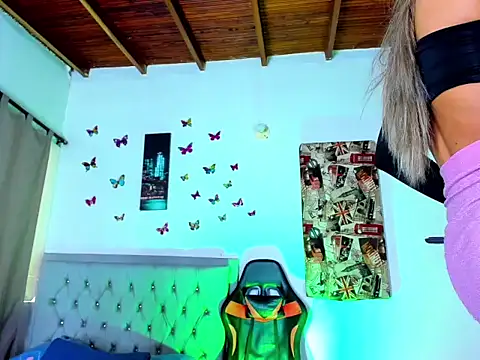 Ambarhilton online show from December 2025 05:32:01 PM