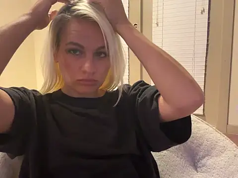 girlfriendmissy online show from February 2025 02:32:02 AM