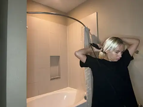 Snapshot of girlfriendmissy chatting on November 2025 09:03:02 PM girlfriendmissy online show from November 2025 09:03:02 PM