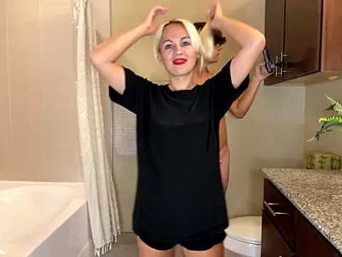 Snapshot of girlfriendmissy chatting on December 2025 11:54:01 PM girlfriendmissy online show from December 2025 11:54:01 PM