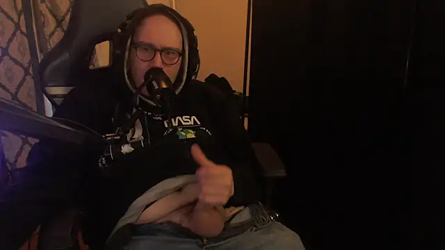 chicostick413 online show from March 2026 10:53:01 PM