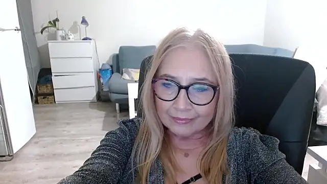 Snapshot of sofia_xkiss chatting on February 2025 02:43:01 PM sofia xkiss online show from February 2025 02:43:01 PM