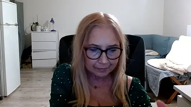 Snapshot of sofia_xkiss chatting on February 2025 02:42:02 PM sofia xkiss online show from February 2025 02:42:02 PM