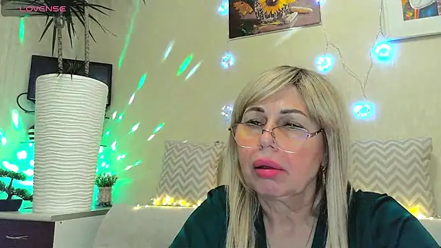 SusieNoreen online show from January 2025 01:52:01 PM