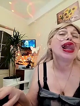 SusieNoreen online show from March 2025 01:19:02 PM