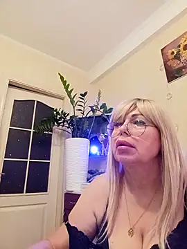 SusieNoreen online show from September 2025 12:11:01 AM