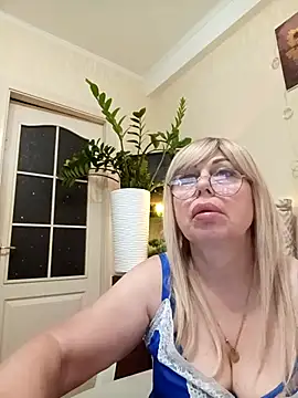 SusieNoreen online show from September 2025 12:01:02 AM